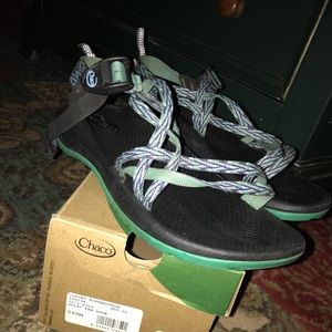 Kids size 6 Chacos